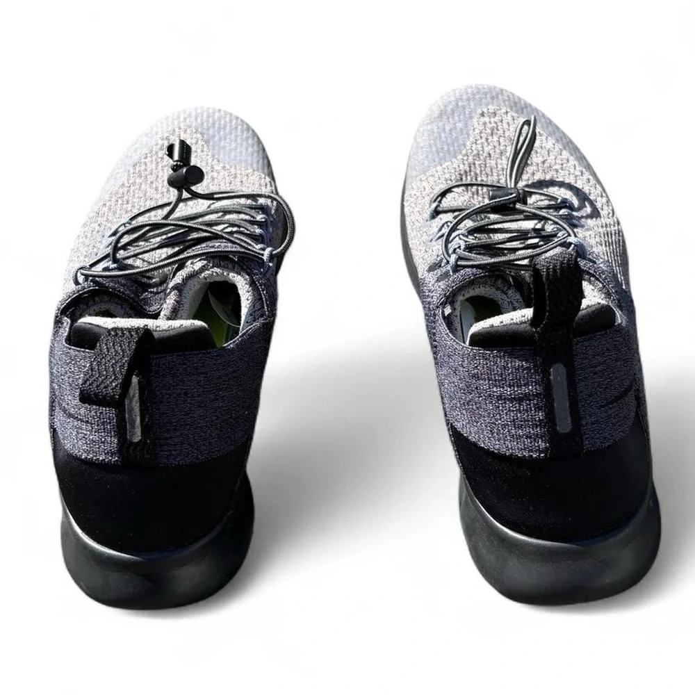 Women’s Nike Free Run Commuter 2017 Gray bungee toggle closure